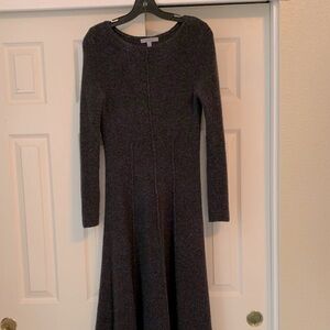 Classifies intier wool dress size M